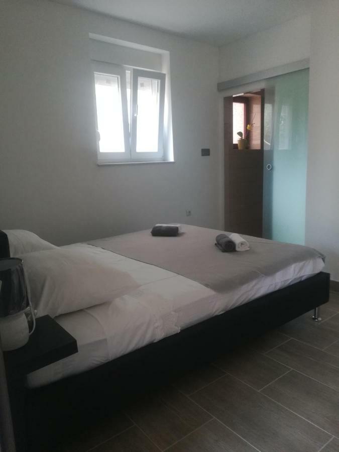 Apartmani Gojko Sali Exterior foto