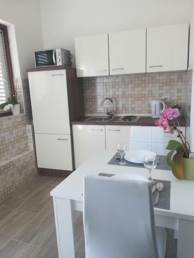 Apartmani Gojko Sali Exterior foto