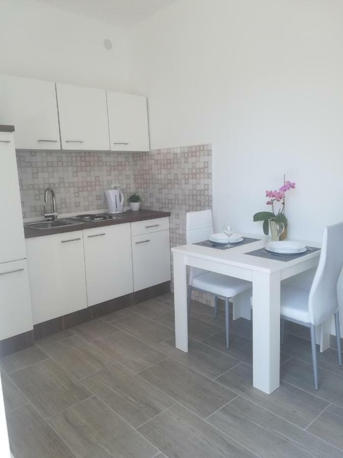 Apartmani Gojko Sali Exterior foto